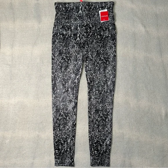 SPANX Faux Leather Snake Shine Leggings Size Large NWT Grey Pants - Picture 5 of 9